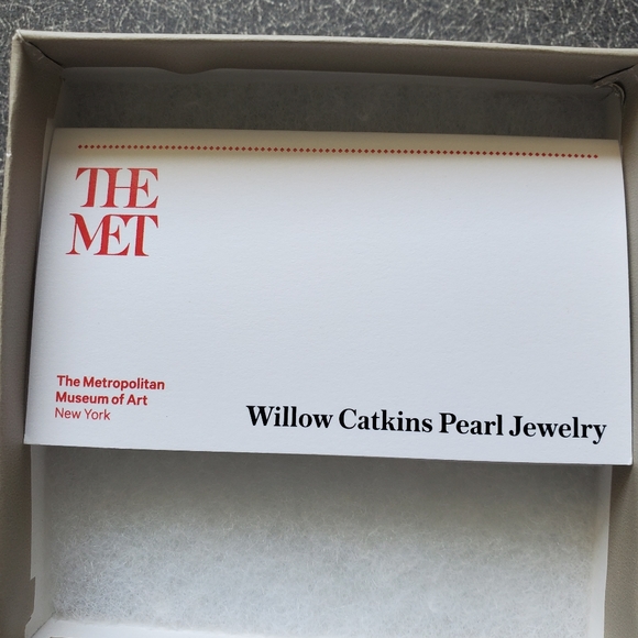 The Met Willow Catkins pearl drop earings & pearl bib necklace - Picture 13 of 16